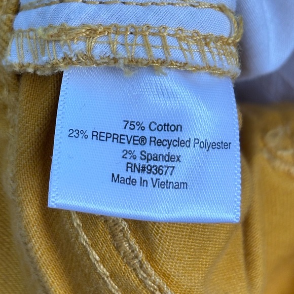 St. John's Bay Mustard (Amber Sun) Skinny Leg Jeans in Size 28W - Picture 14 of 16